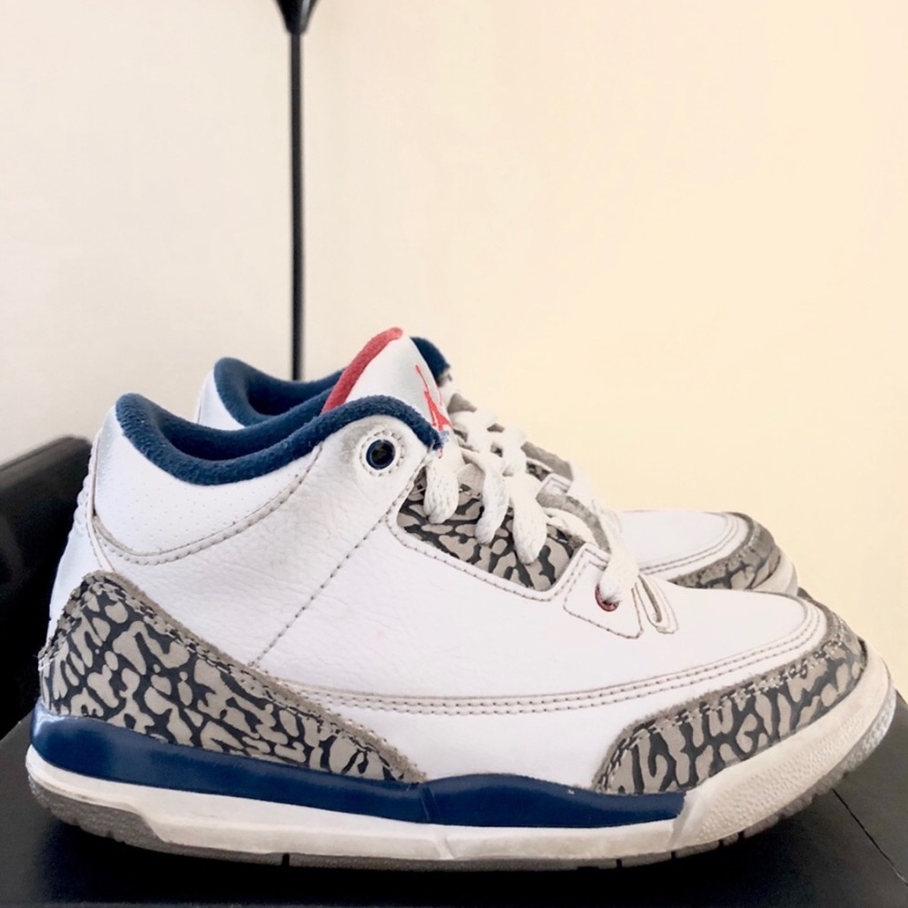 Air Jordan Retro 3 GS “true blue” size 13c used